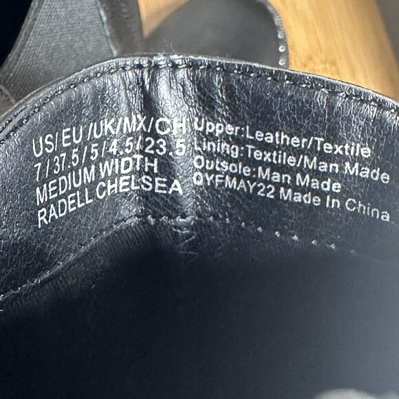 Kenneth Cole Boots Women's Size 7 Black Leather Radell Chelsea Chunky Lug Sole - Picture 12 of 12